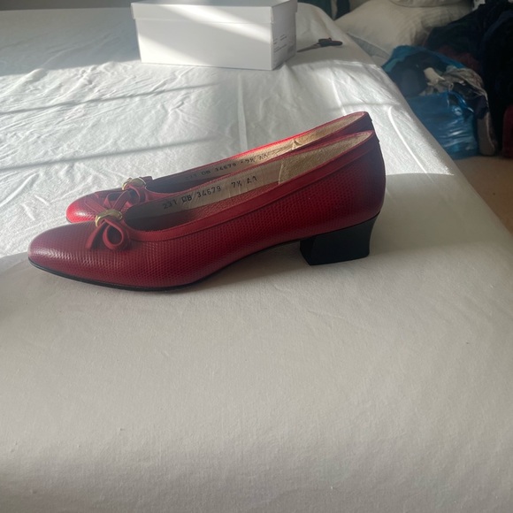 Salvatore Ferragamo vintage Red leatherWomen's Shoes with Bow Detail - Picture 7 of 12